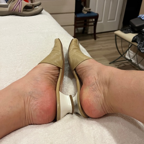 Salvatore Ferragamo Tan Leather Mules - Picture 4 of 8